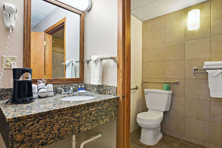 Bathroom 3, Rodeway Inn McPherson East, McPherson