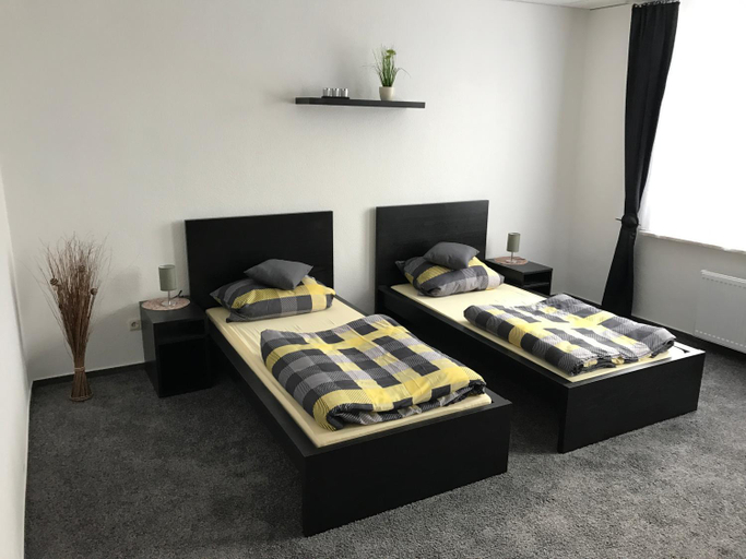 Bedroom 2, Dionysos, Neumünster