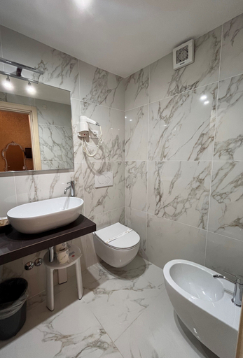 Bathroom 3, Hotel Castello, Venezia