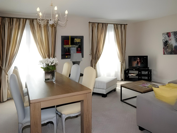 Dining Room 10