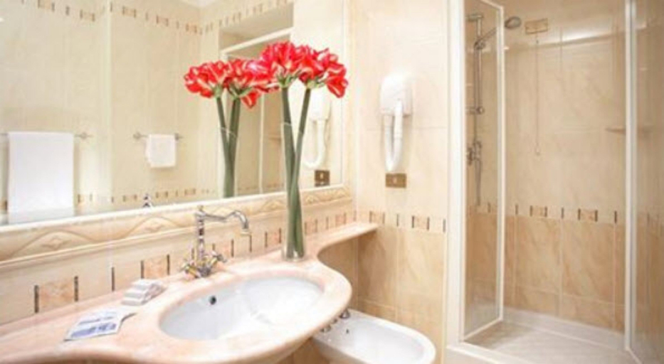Bathroom 4, Viminale, Rome