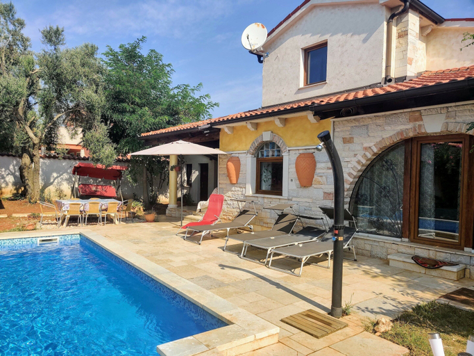 Sport & Beauty, Holiday Home Sisan Near Beach & Pool, Ližnjan