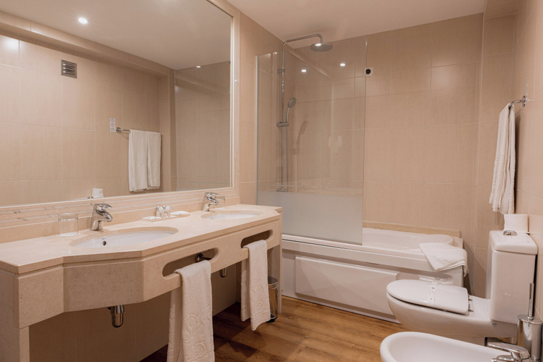 Bathroom 5, Covilha Dona Maria Affiliated by Melia, Covilhã