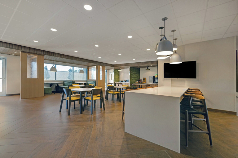 Food & Drinks 5, Fairfield Inn & Suites by Marriott Milwaukee Brookfield, Waukesha