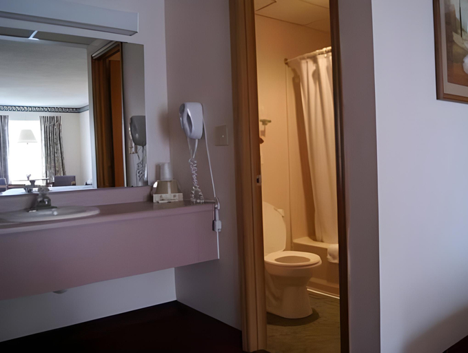 Bathroom 10