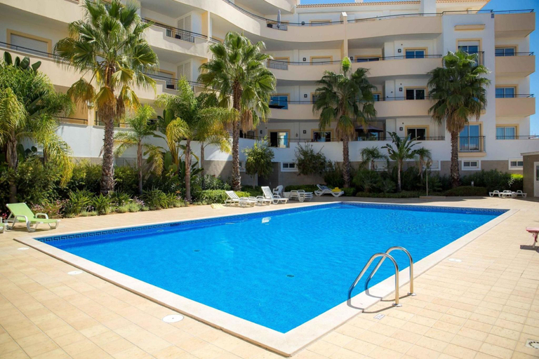 Sport & Beauty 2, A04 - Large Modern 1 bed Apartment with Pool, Lagos