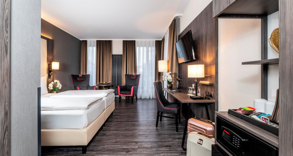 Bedroom 2, PLAZA Premium Parkhotel Norderstedt, Segeberg