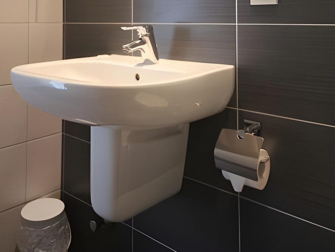 Bathroom 19