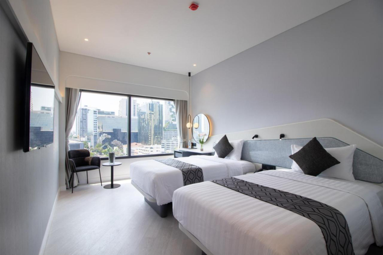Queensland Hotel Bangkok - Tap to explore photos
