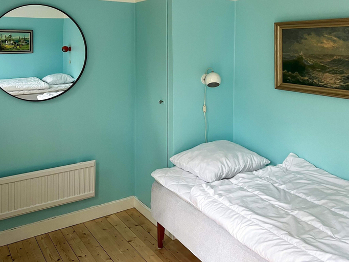 Room 4, 4 Star Holiday Home in Solvesborg, Sölvesborg