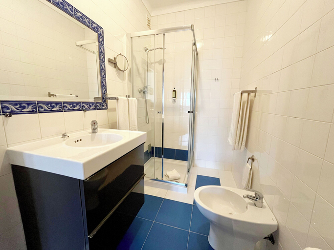 Bathroom 11
