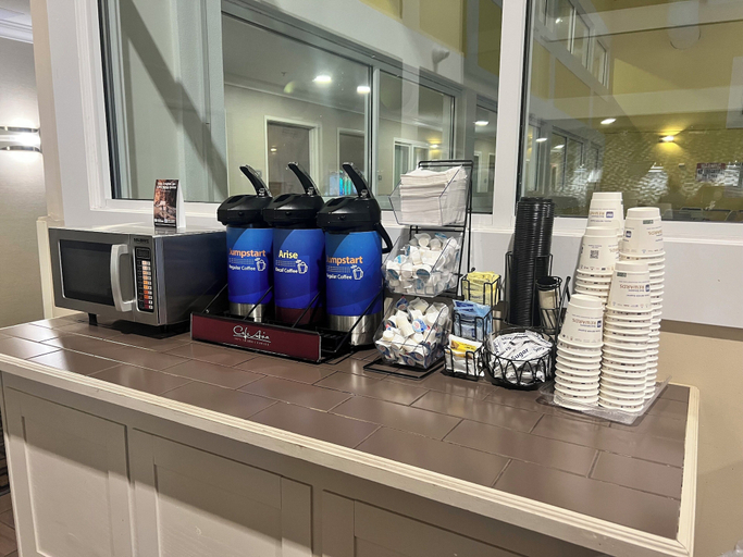Food & Drinks 5, Best Western Lakewinds, Mason