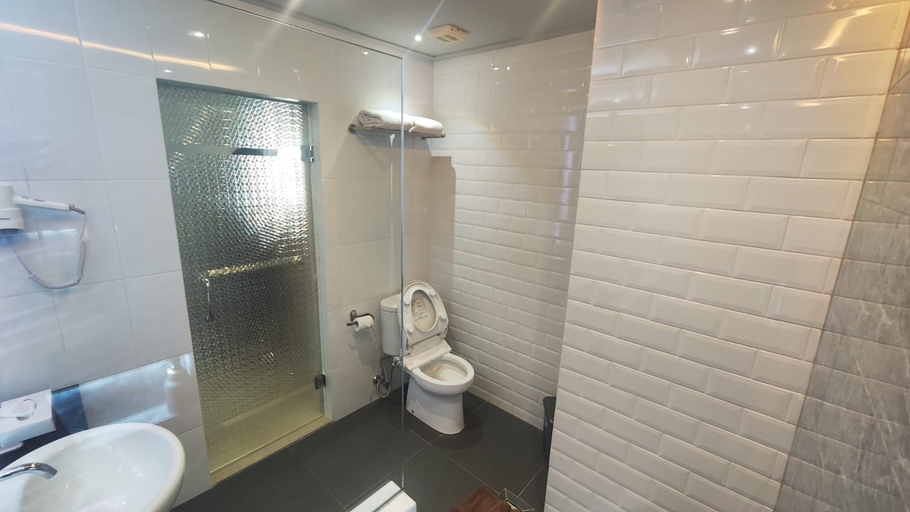 Bathroom 3