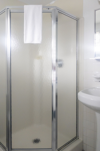 Bathroom, Falmouth Tides, Barnstable