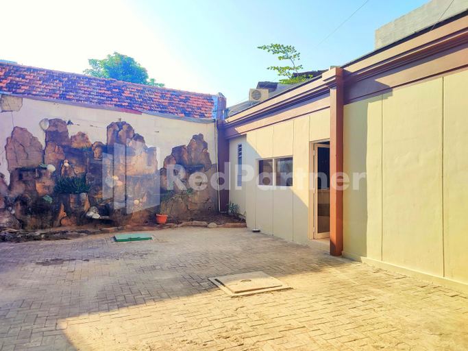 Exterior & Views 18