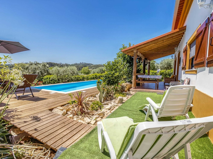 Striking Holiday Home in Carcavelos, Soure