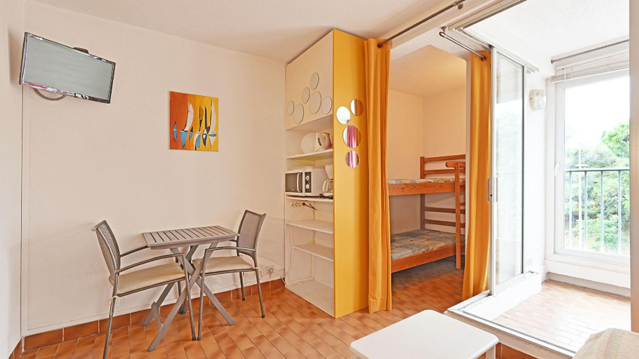 Others 3, Spacious studio 2 ppl, veranda, near the centre, Hérault