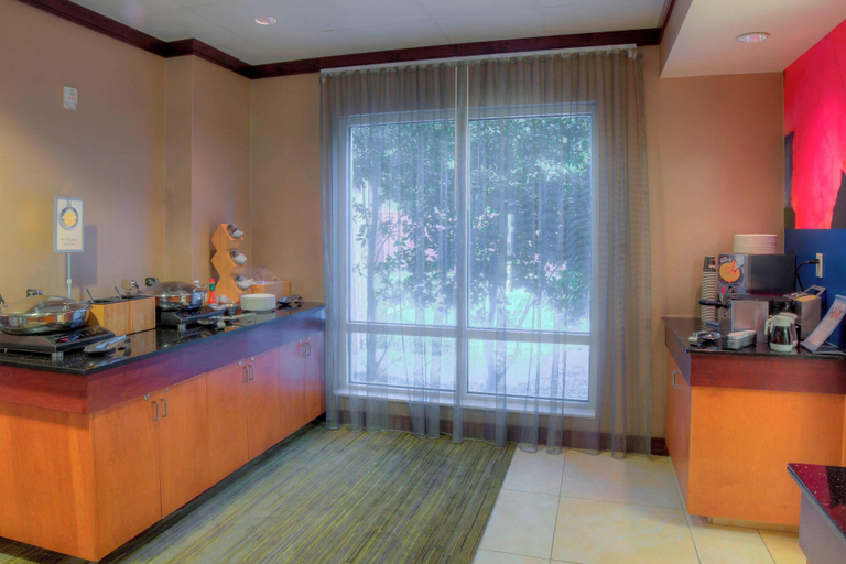 Food & Drinks 4, Fairfield Inn & Suites by Marriott Mobile Daphne/ E Shore, Baldwin
