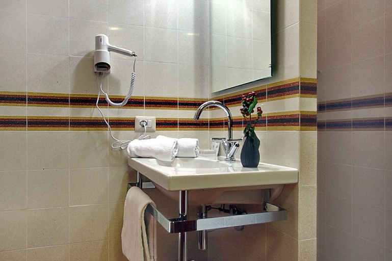 Bathroom 4, Appartamento Puccini, Florence