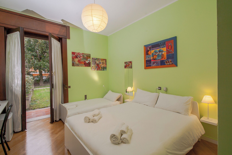 Bedroom 2, VILLA PARADIS B&B, Lecco