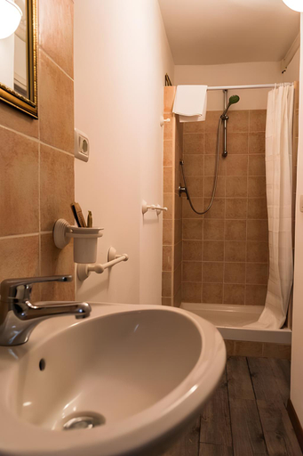 Bathroom 13