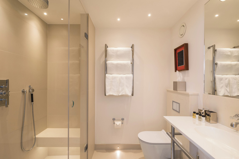 Bathroom 4, Old Bank Hotel, Oxfordshire