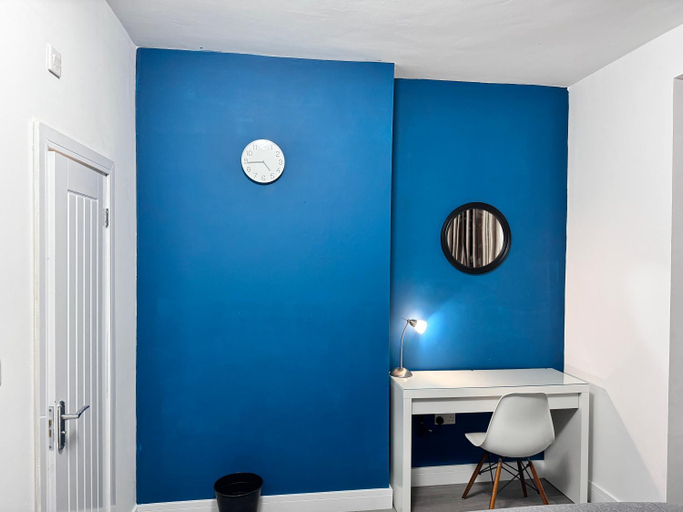 Bathroom 2, Stay in Ashford, Heathrow, Surrey