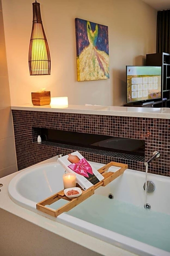 Bathroom 18