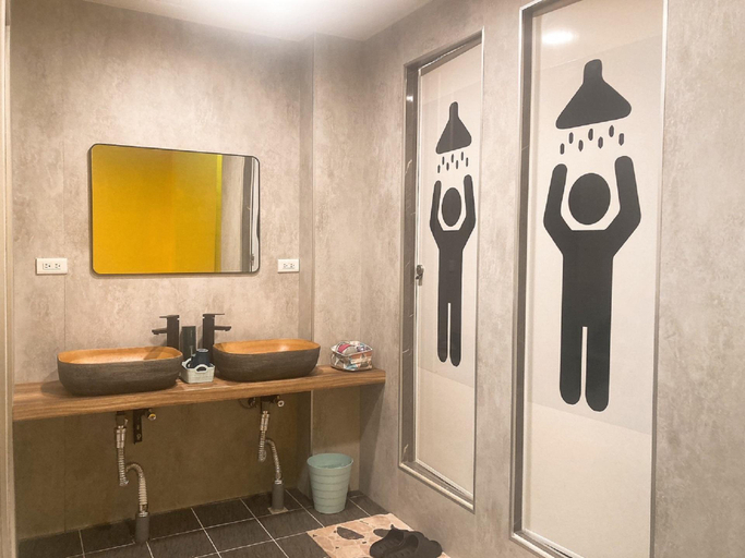 Bathroom 4, LIKE HOSTEL & BAR Lounge, Kaohsiung