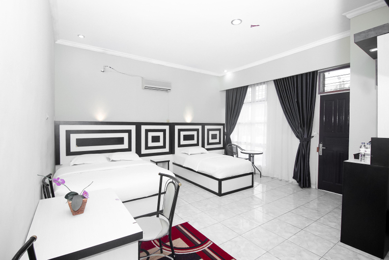 Bedroom 2, Caredek Hotel, Solok