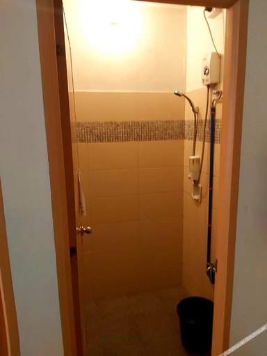 Bathroom 3, OYO 916 Angel's Boardrooms, Quezon City