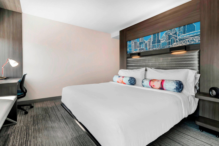 Bedroom 4, Aloft Newport On The Levee, Campbell