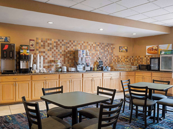 Food & Drinks 5, Baymont by Wyndham Indianapolis East, Indianapolis