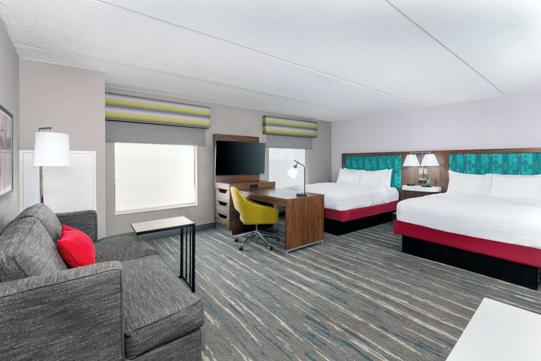Bedroom 3, Hampton Inn & Suites Cleveland-Beachwood, Cuyahoga
