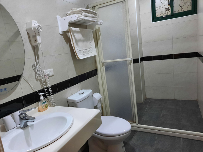 Bathroom 3, Jiu Wu Xiao Zhu, Lienkiang (Matsu Islands)