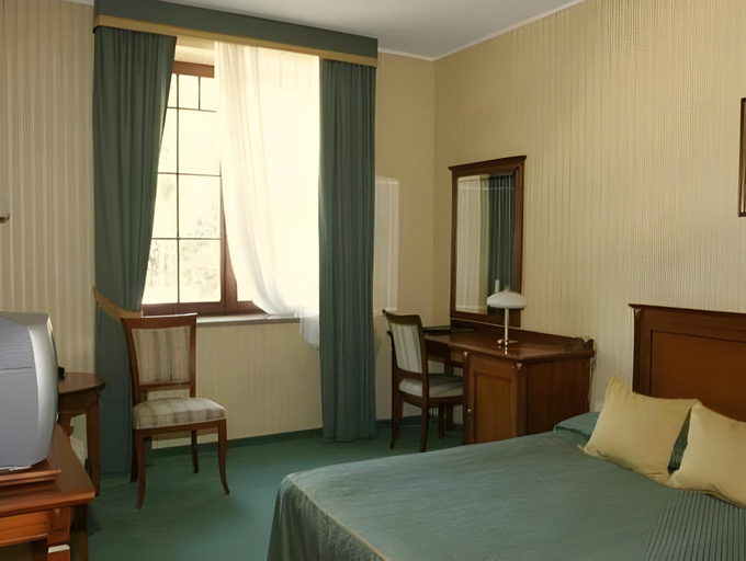 Bedroom 8