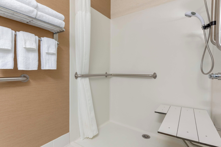 Bathroom 5, Fairfield Inn & Suites Stevens Point, Portage