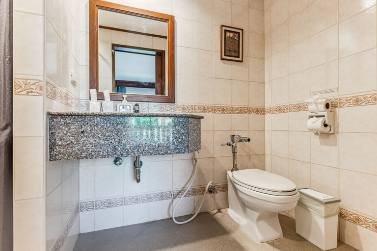 Bathroom 4, Ratana Karon Beach Hotel, Pulau Phuket