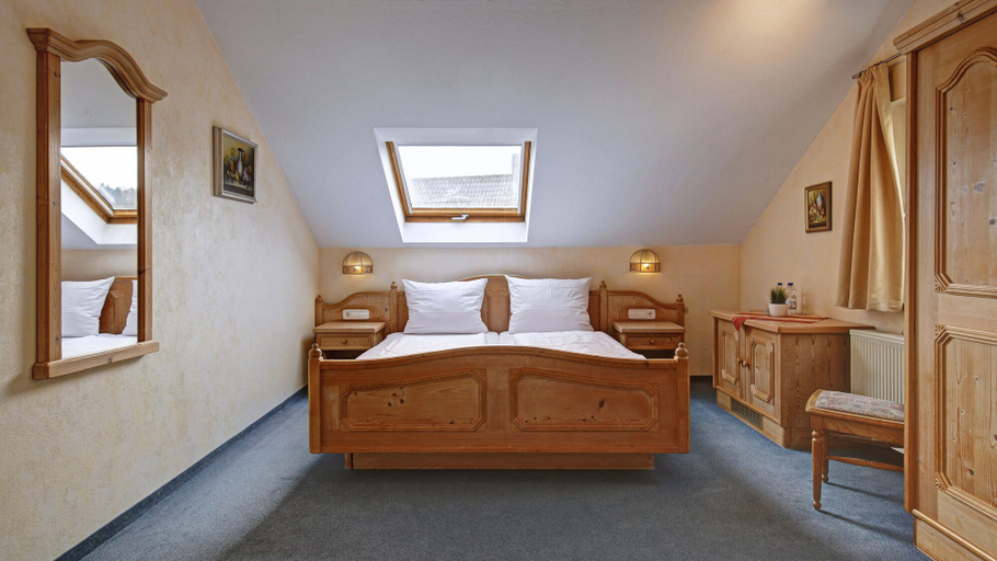 Bedroom 5, Landgasthof Falken, Ostalbkreis
