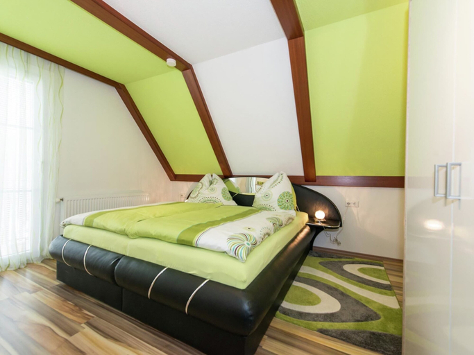 Bedroom 2, Holiday Apartment in Tropolach Near Pressegger See, Hermagor