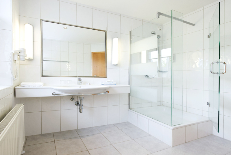 Bathroom 4, ホテル ガストホフ フィッシャー, Wels Land