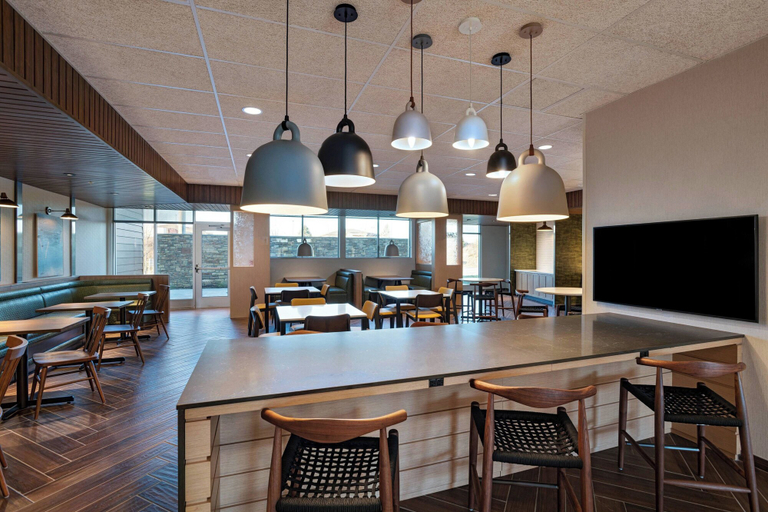 Food & Drinks 5, Fairfield Inn & Suites by Marriott Oskaloosa, Mahaska