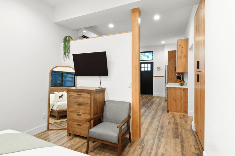 Bedroom 2, Horsefeathers Hotel, Hood River
