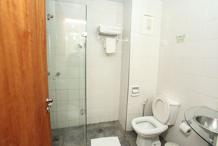 Bathroom 4, Hotel Colonial, Itapetininga
