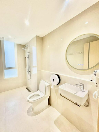 Bathroom 3, ABC QQ Hotel, Ratchathewi