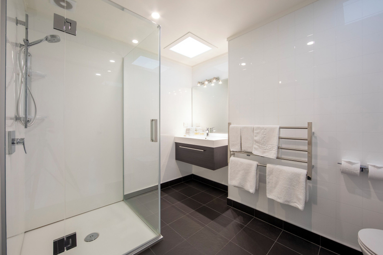 Bathroom 4, Ashford Motor Lodge, Christchurch