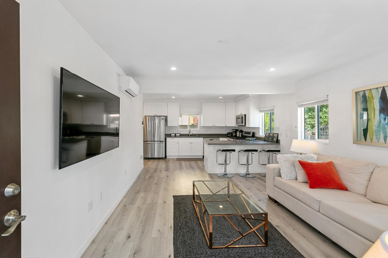 Others 4, Muirfield Chic City Bungalow with Parking 1,2,3, Los Angeles