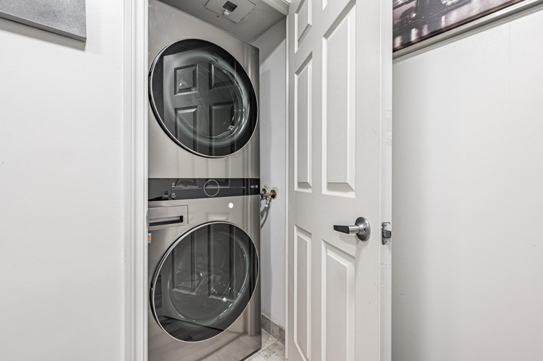 Bathroom, BEAUTIFUL 2BR-2WR Apartment, Peel