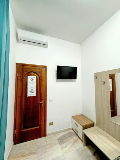 Bedroom 2, TAWHID ACCOMODATION, Rome