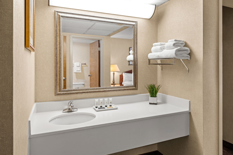 Bathroom 4, Montana Trailhead Inn, Yellowstone